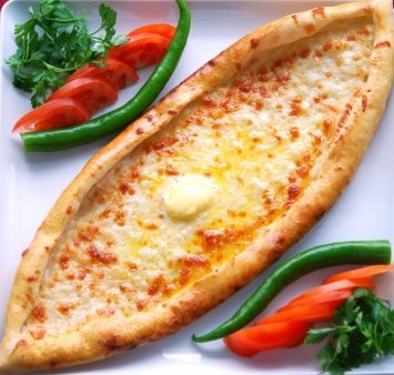 Kaşarlı Yumurtalı Pide